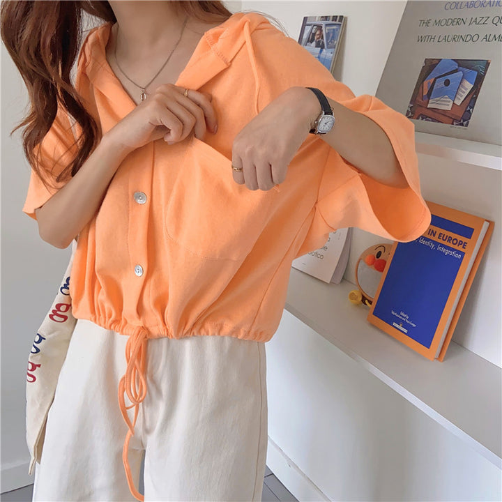 Femme Kortærmet Button-Up Hoodie med Snøre Detalje Stilla