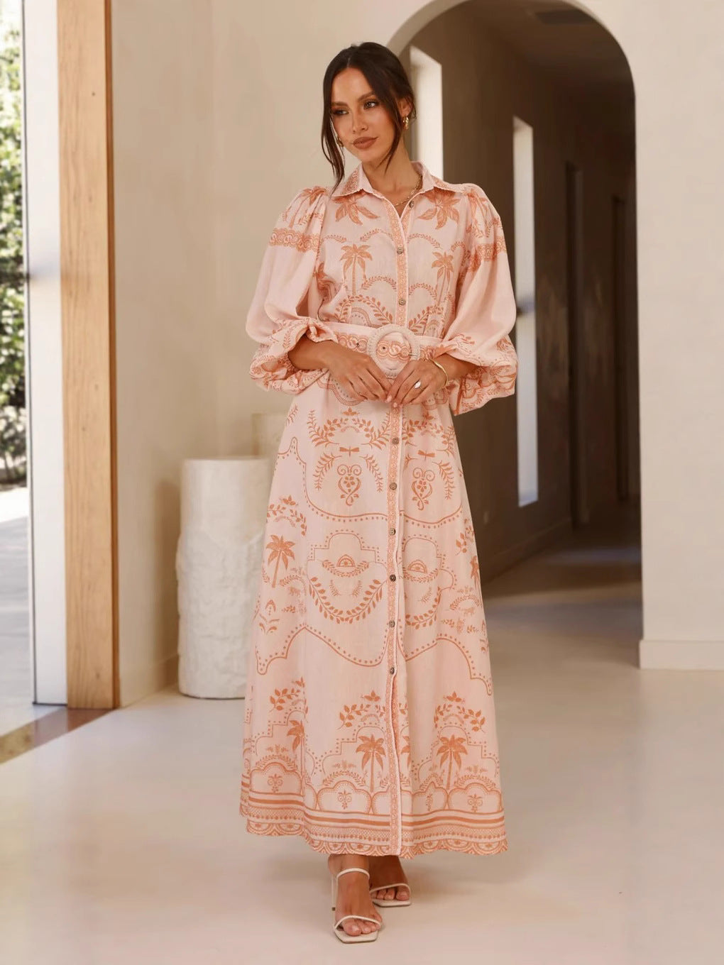 Dame Maxikjole med romantisk snit og detaljeinteresseret floralt broderimønster Stilla