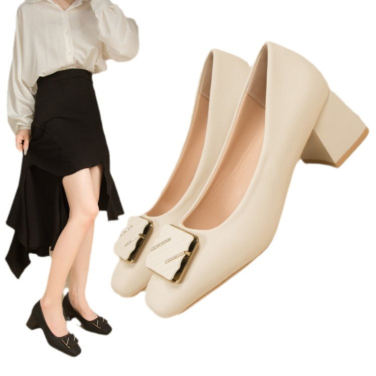 Dame elegante pumps med kvadratisk tå og moderne spænde Stilla