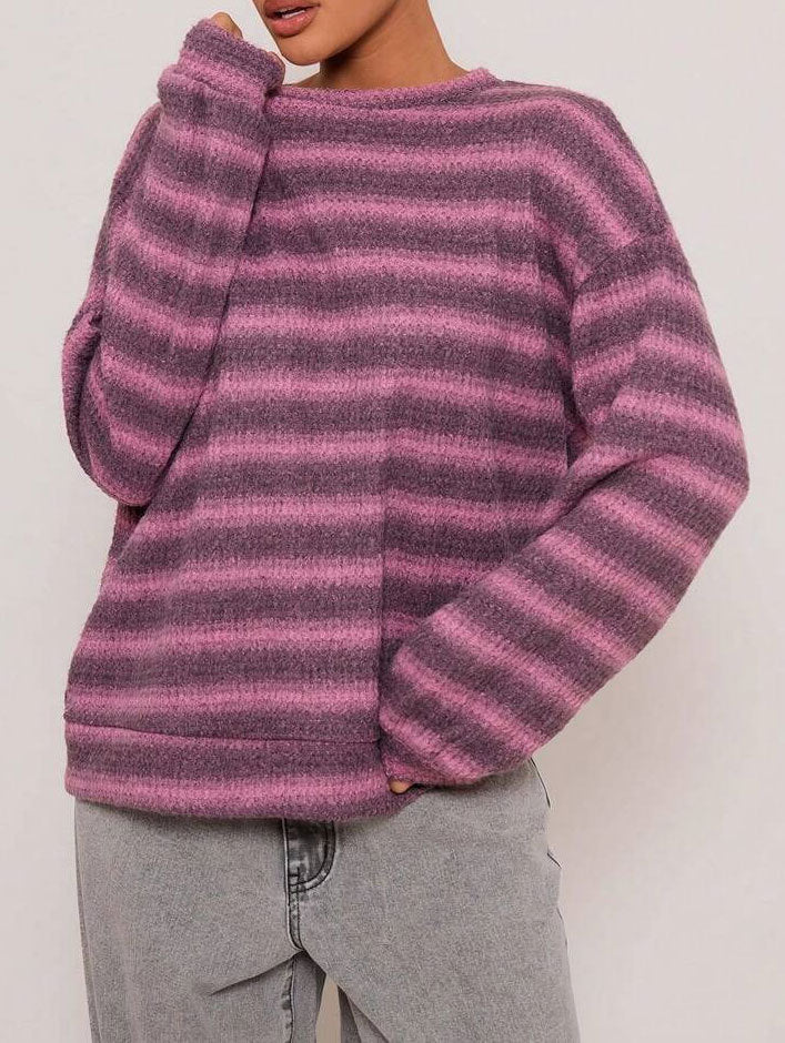 Kvinders hyggelige strikket sweater med moderne stribemønster Stilla