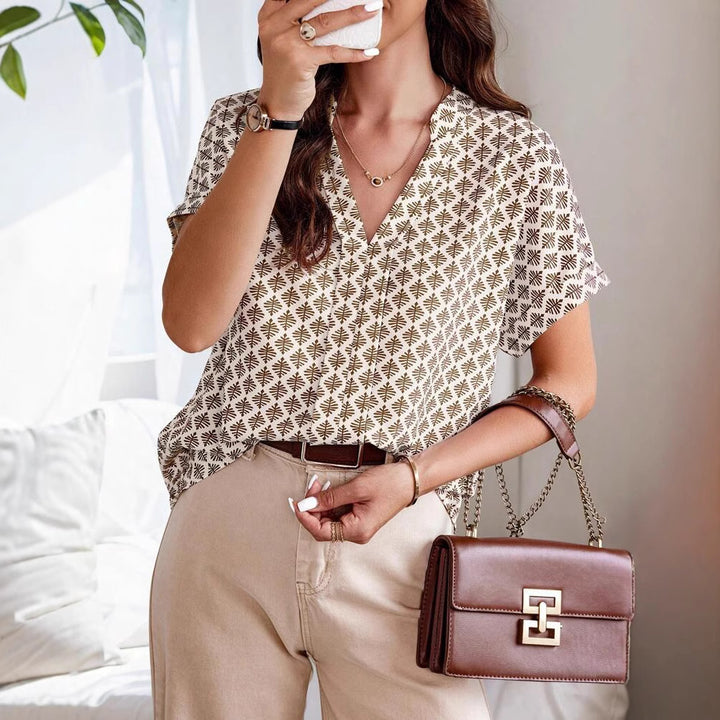 Dame kortærmet bluse med moderne geometrisk mønster Stilla