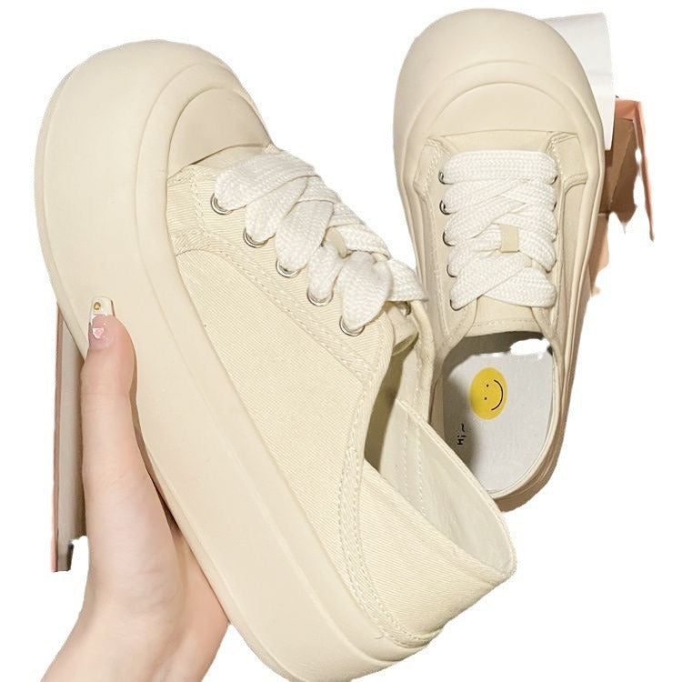 Dame platform sneakers med nostalgisk design og brede snørebånd Stilla