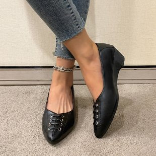 Dame elegante Ballerinas med moderigtige snørredetaljer og behagelig sål Stilla