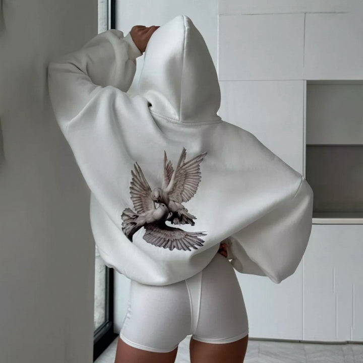 Dame hoodie med kunstnerisk fugledesign og afslappet pasform Skovae