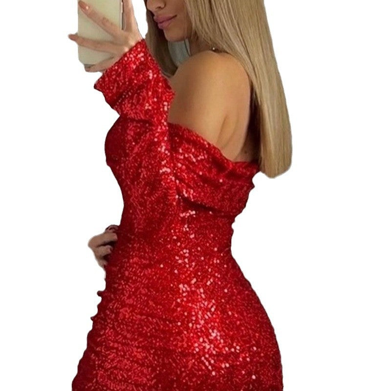 Dame glitterende aftenkjole med off-shoulder design og lange ærmer Stilla