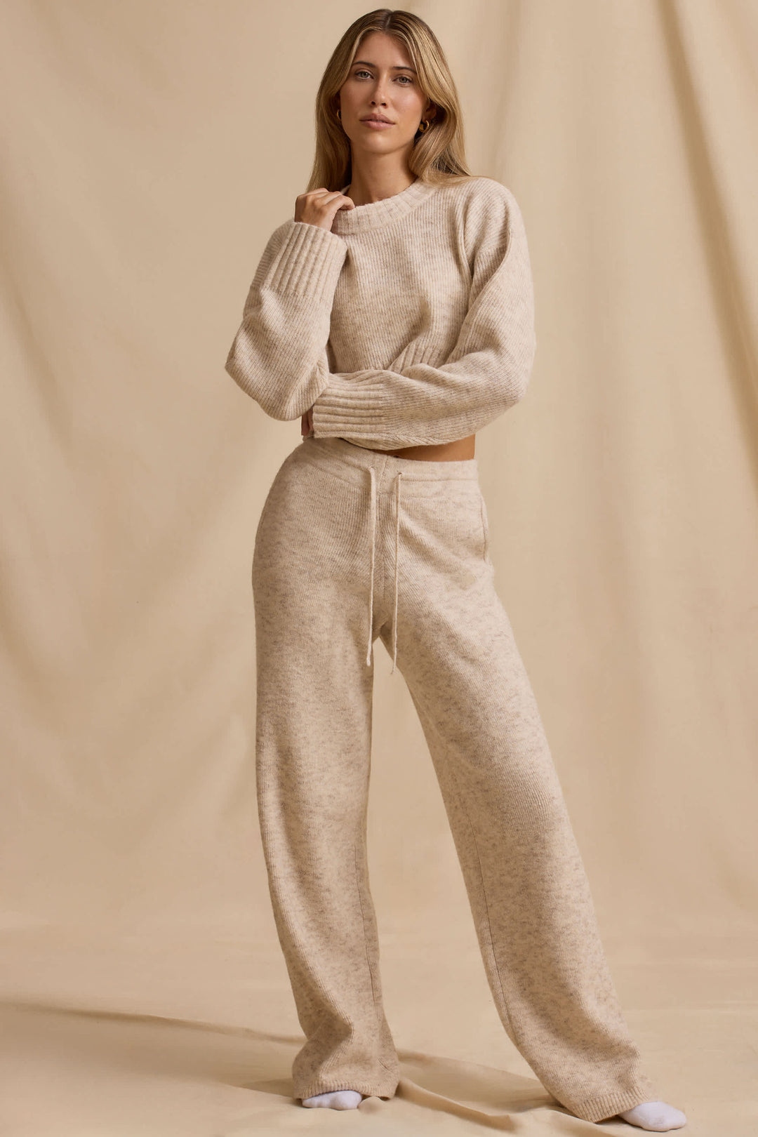 Damer komfortabel strik sæt med cropped sweater og brede bukser Skovae