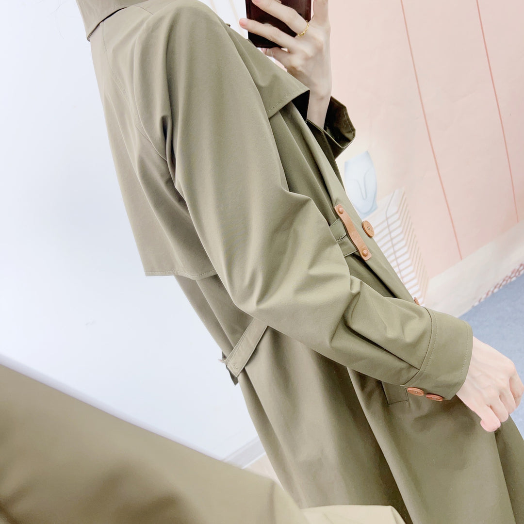 Dame trenchcoat med dobbelt knaprækkefølge og elegant revers Stilla