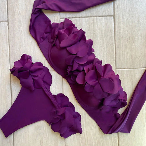 Dame bikini-sæt med blomsterdesign og voluminøse applikationer Stilla