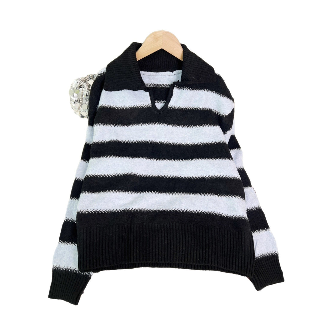 Kvinders stribede sweater med moderne polo-krave og elastisk talje Stilla