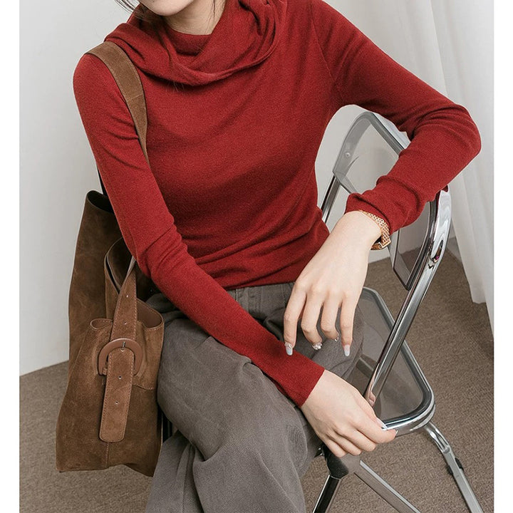 Dame chic sweater med elegant hætte og fin strikstruktur Stilla