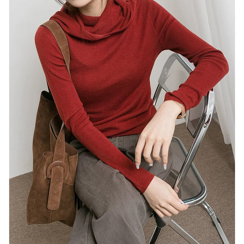 Dame chic sweater med elegant hætte og fin strikstruktur Stilla