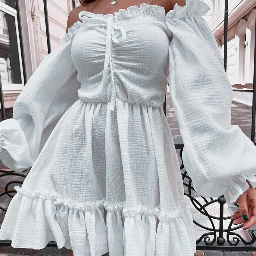 Dame Off-Shoulder Kjole med Rynkedetaljer og Voluminøse Ærmer Stilla