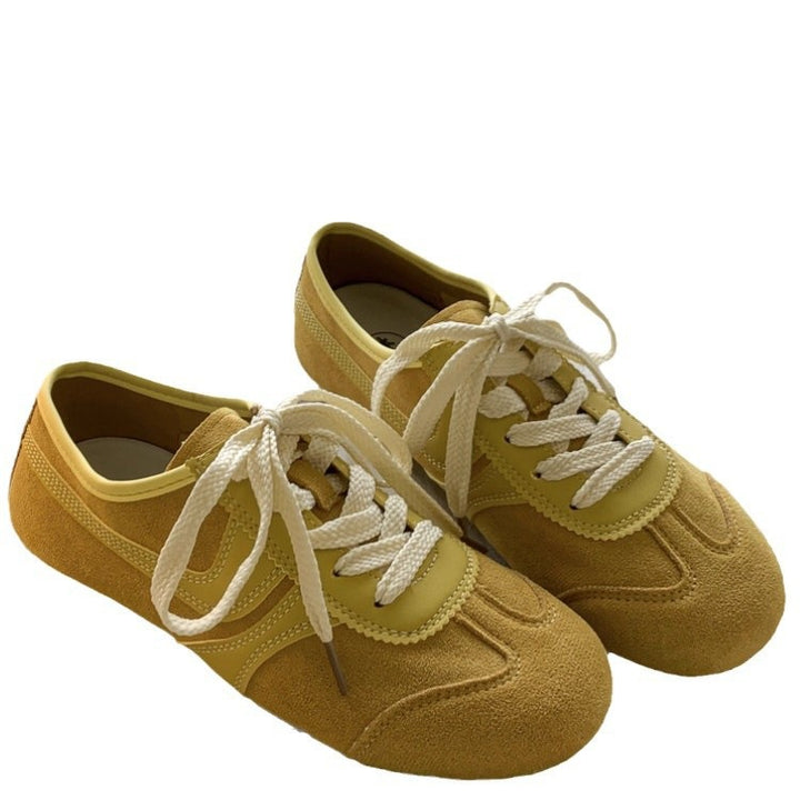 Dame Sporty Sneakers i Velourslæder med åndbare indsatser og særligt blød sål Stilla