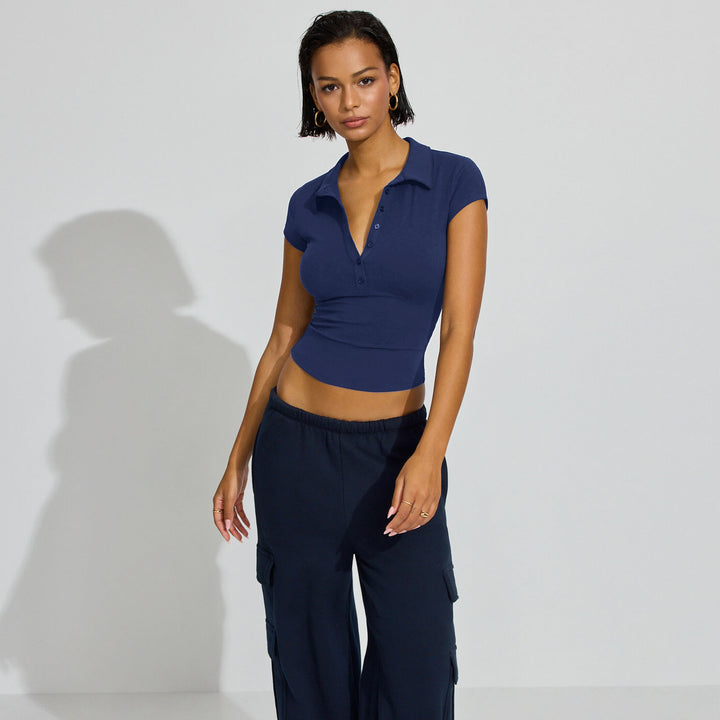 Dame Sports Crop-Top med dekorativ knapdetalje og figursyet snit Stilla