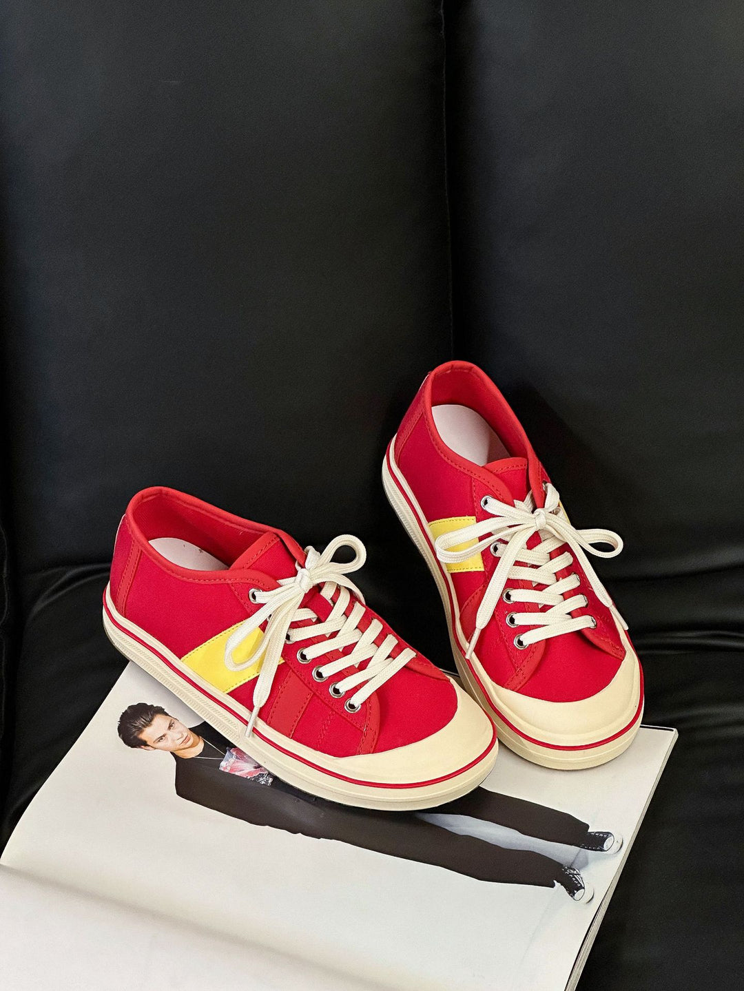 Dame mode Sneakers i sportsligt design med farvekontraster Stilla
