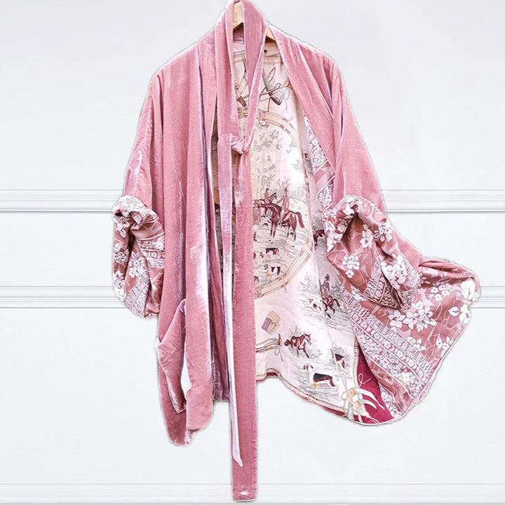 Kvinders luksuriøse kimono med blomstermotiv og silkefoer Skovae