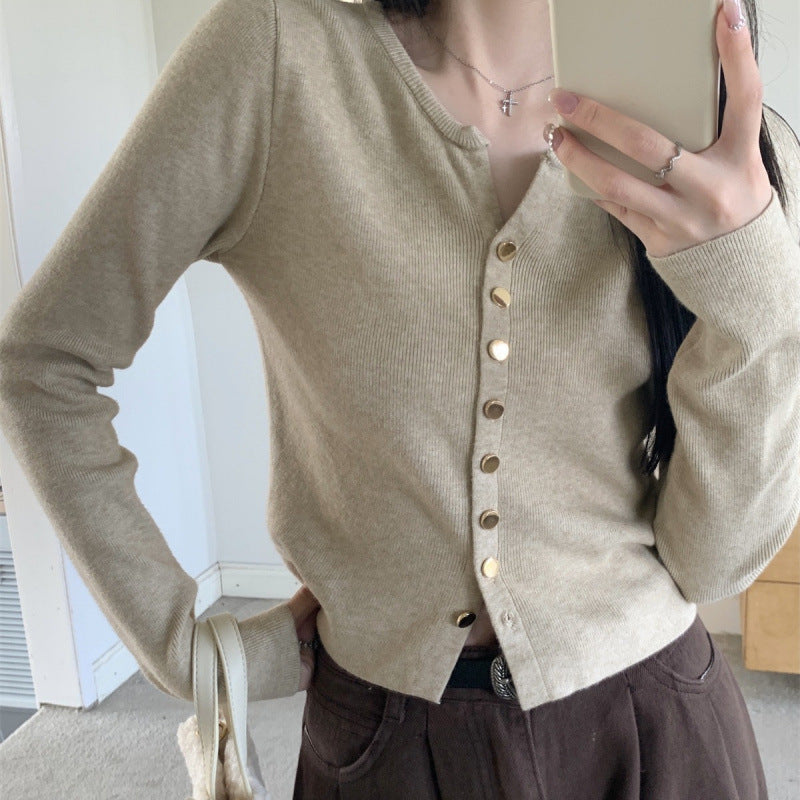 Kvinde elegant cardigan med knapdetalje og blødt materiale Stilla