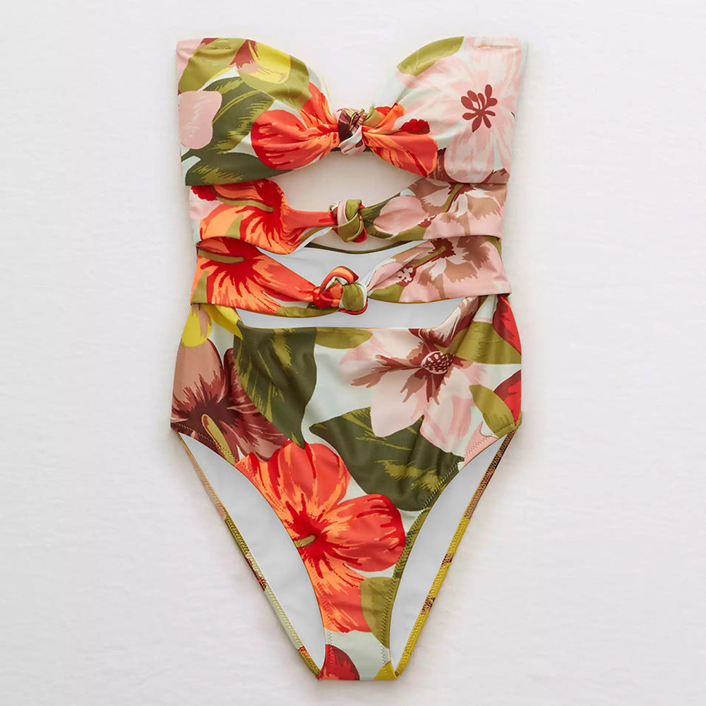 Dame Én-delt Badedragt med blomstret Ruffle-design og moderne Cut-Out Stilla
