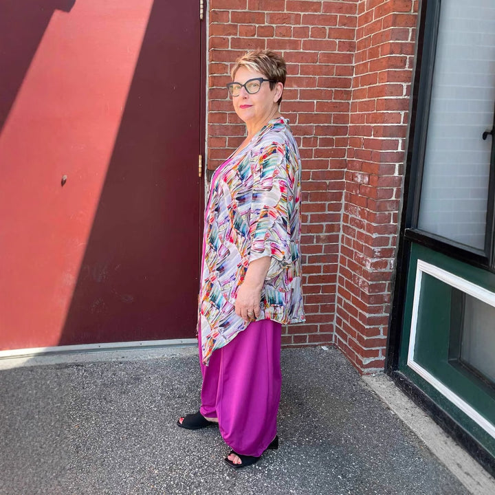 Dame Let, farverig Kimono-overlay i åndbart stof Stilla