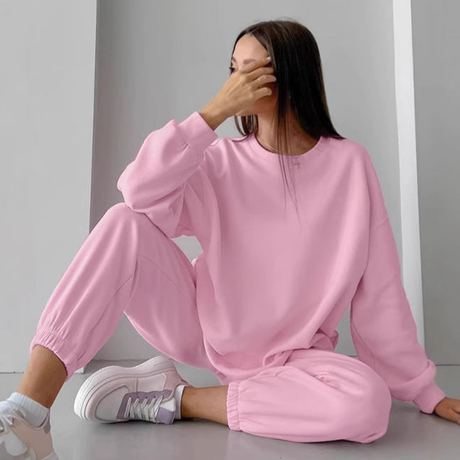 Dame afslappet sweatshirt- og buksesæt med moderne snit og elastiske manchetter Stilla