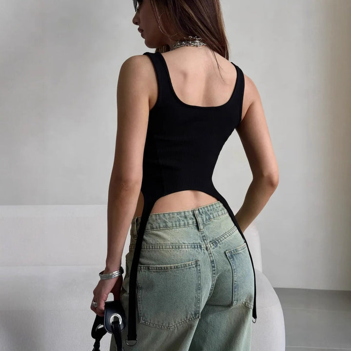 Dame Crop-Top med innovativt snit og unikke binde-detaljer Skovae