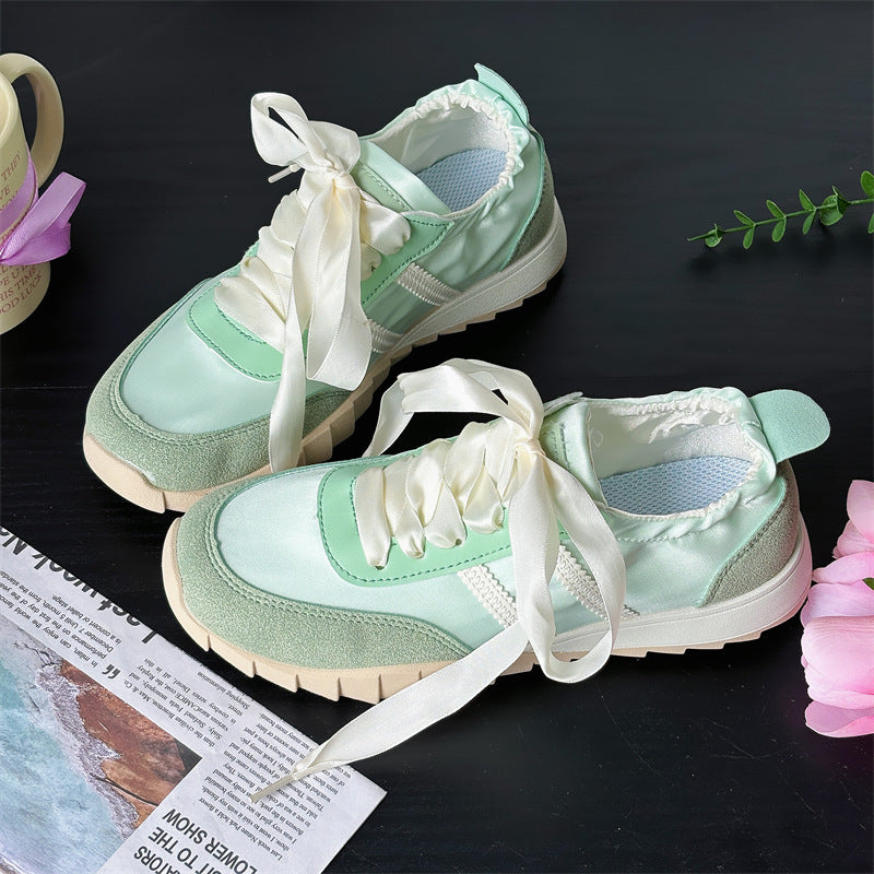 Dame Sneakers i elegant satin-design med moderne båndlukning Stilla