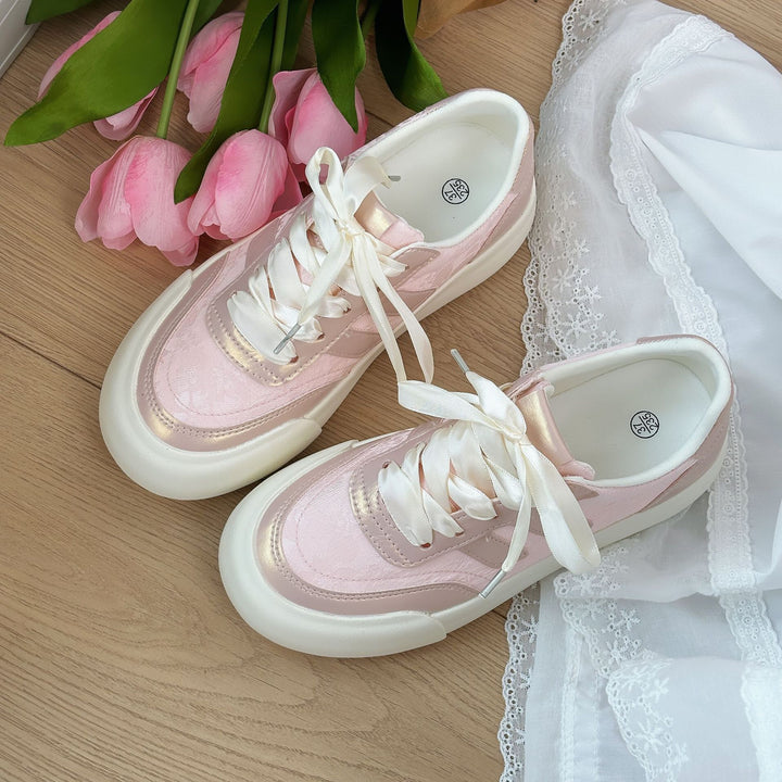Dame Elegante Sneakers med luksuriøst satin-overmateriale og iøjnefaldende snøresystem Stilla