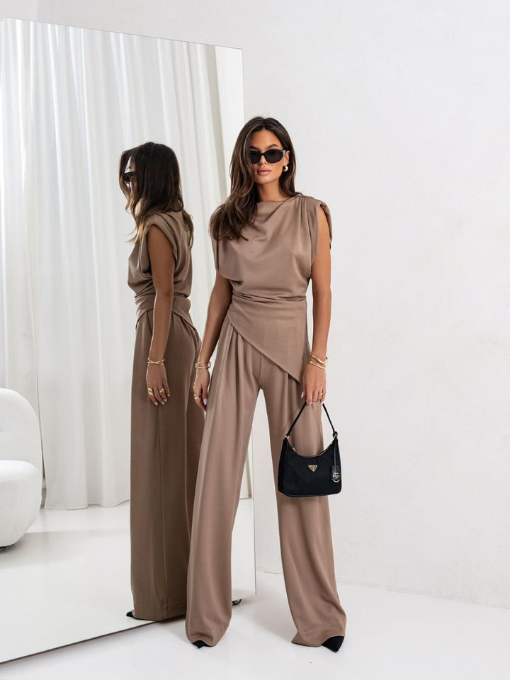 Dame jumpsuit med asymmetrisk design og moderne snit Stilla