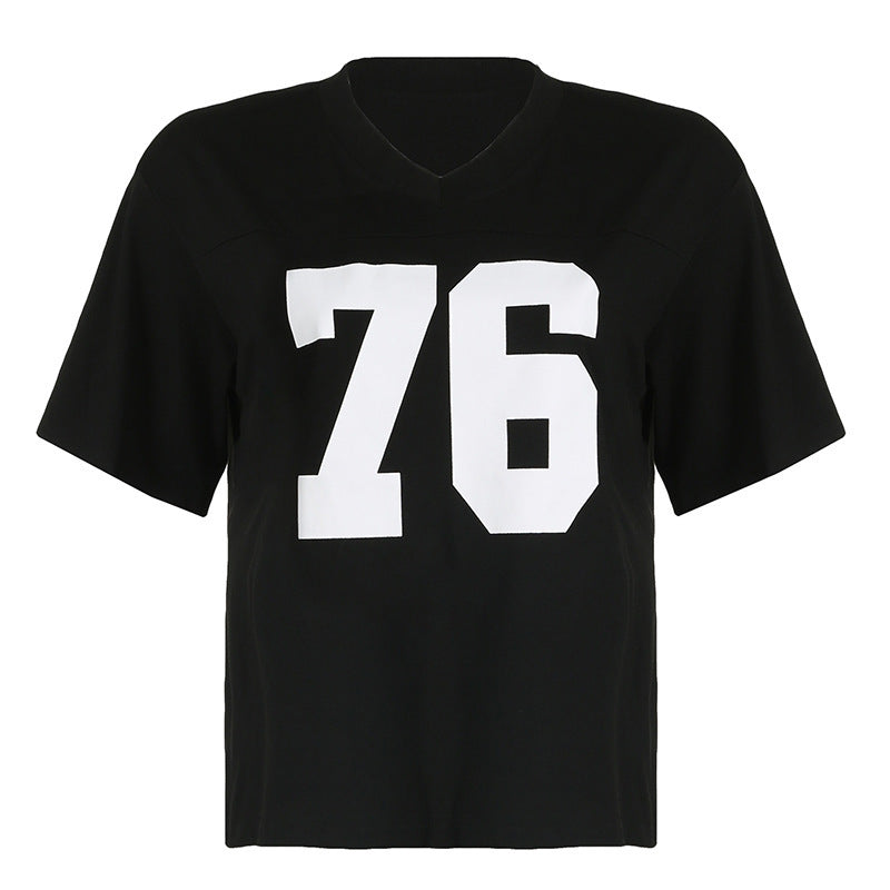 Dame afslappet V-hals T-shirt med sportmotiv Skovae