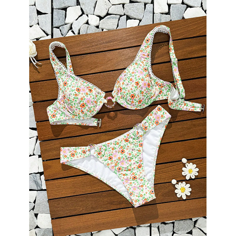 Dame bikini sæt med floraltryk og raffinerede flæser