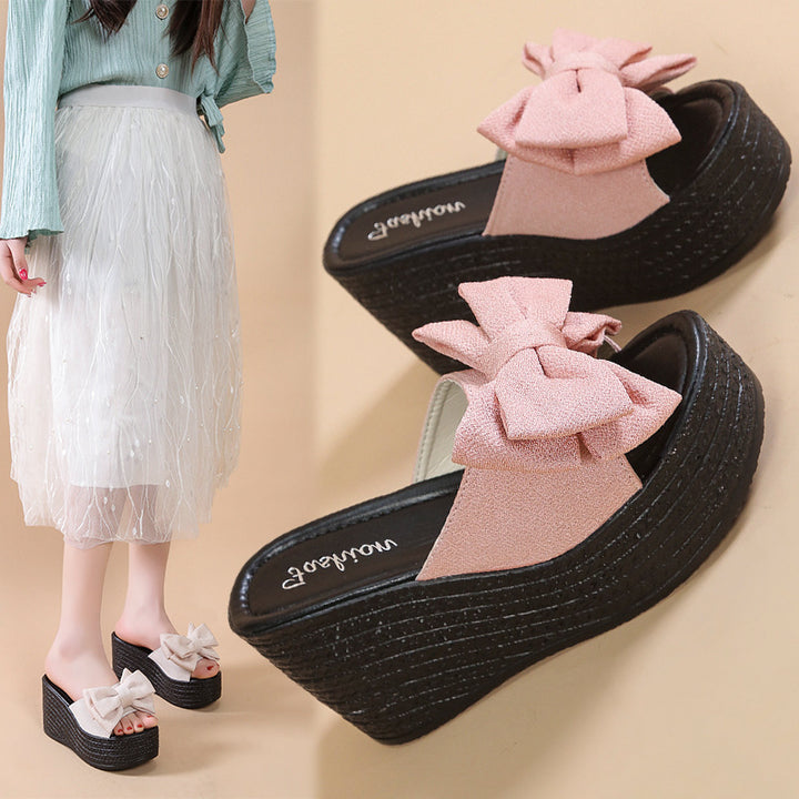 Dame Wedge-sandaletter med moderne bueapplikation Stilla
