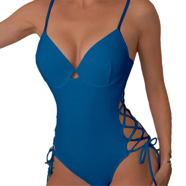 Dame one-piece badedragt med raffineret snit og justerbare sidesnore Skovae