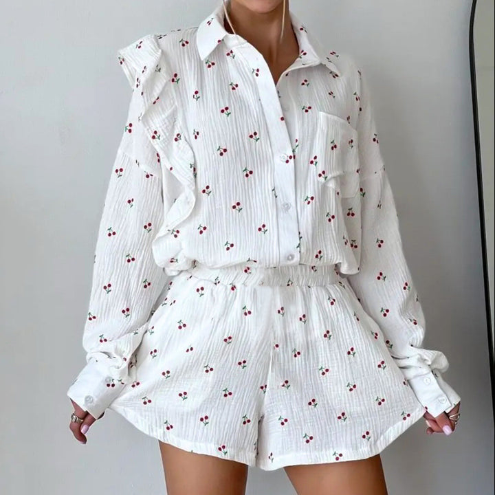 Dames bluse- og shorts-sæt med flæse detaljer og blomster mønster Stilla
