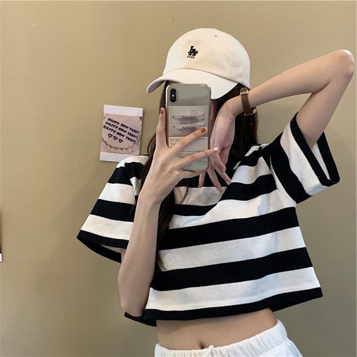 Kvinder Cropped T-Shirt med Stribet Mønster og Casual Snit Skovae