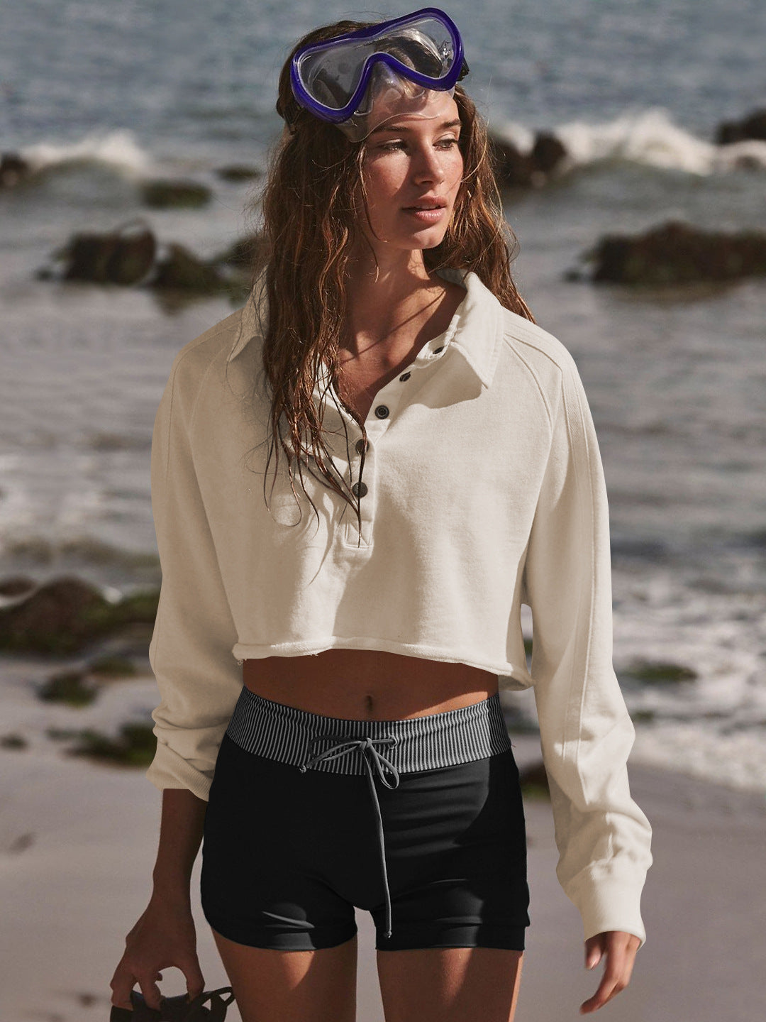 Dame afslappet cropped sweatshirt med knaplukning og sporty design Stilla