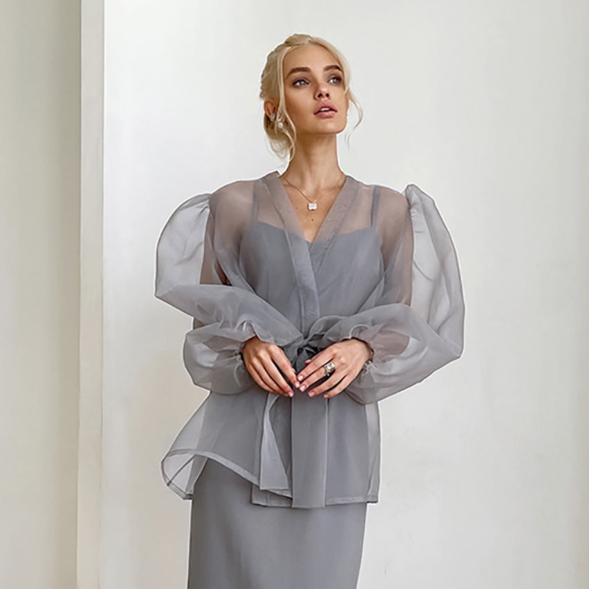 Dame Transparent Chiffonjakke med forseggjorte pufærmer og elegant bælte Stilla