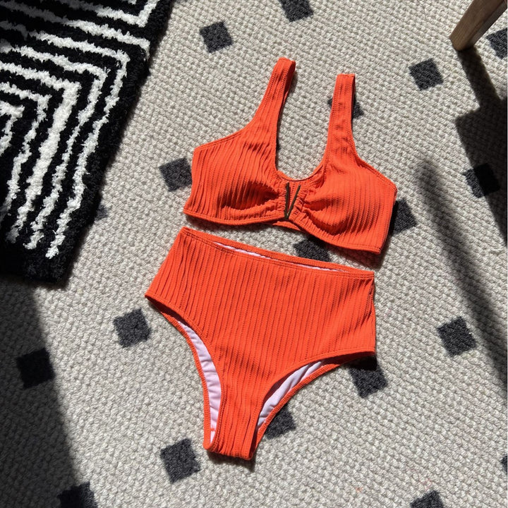Dame Bikini-sæt med raffineret V-udskæring og høj talje Stilla
