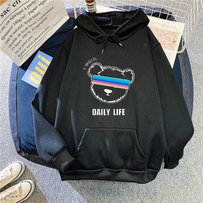 Dame hoodie med stilfuldt bjørnemotiv Skovae