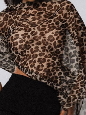 Dame chiffonbluse med asymmetrisk snit og leopardmønster Stilla