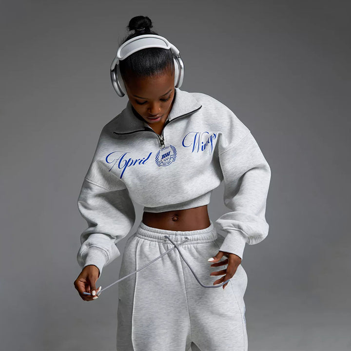 Kvinders sporty cropped sweatshirt med høj krave og komfortable joggingbukser Skovae