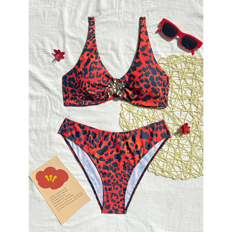 Dame triangel-bikini med trendy dyreprint og skinnende detalje Skovae