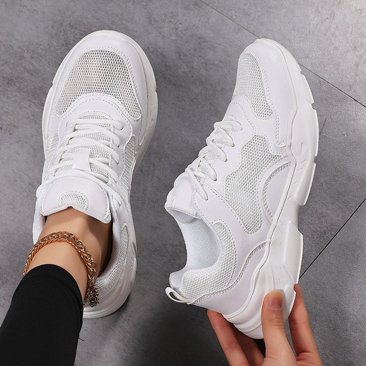 Dame nan moderne komfort sneakers i retro-look med åndbart mesh, polstret hæl og profileret let sål konstruktion Skovae