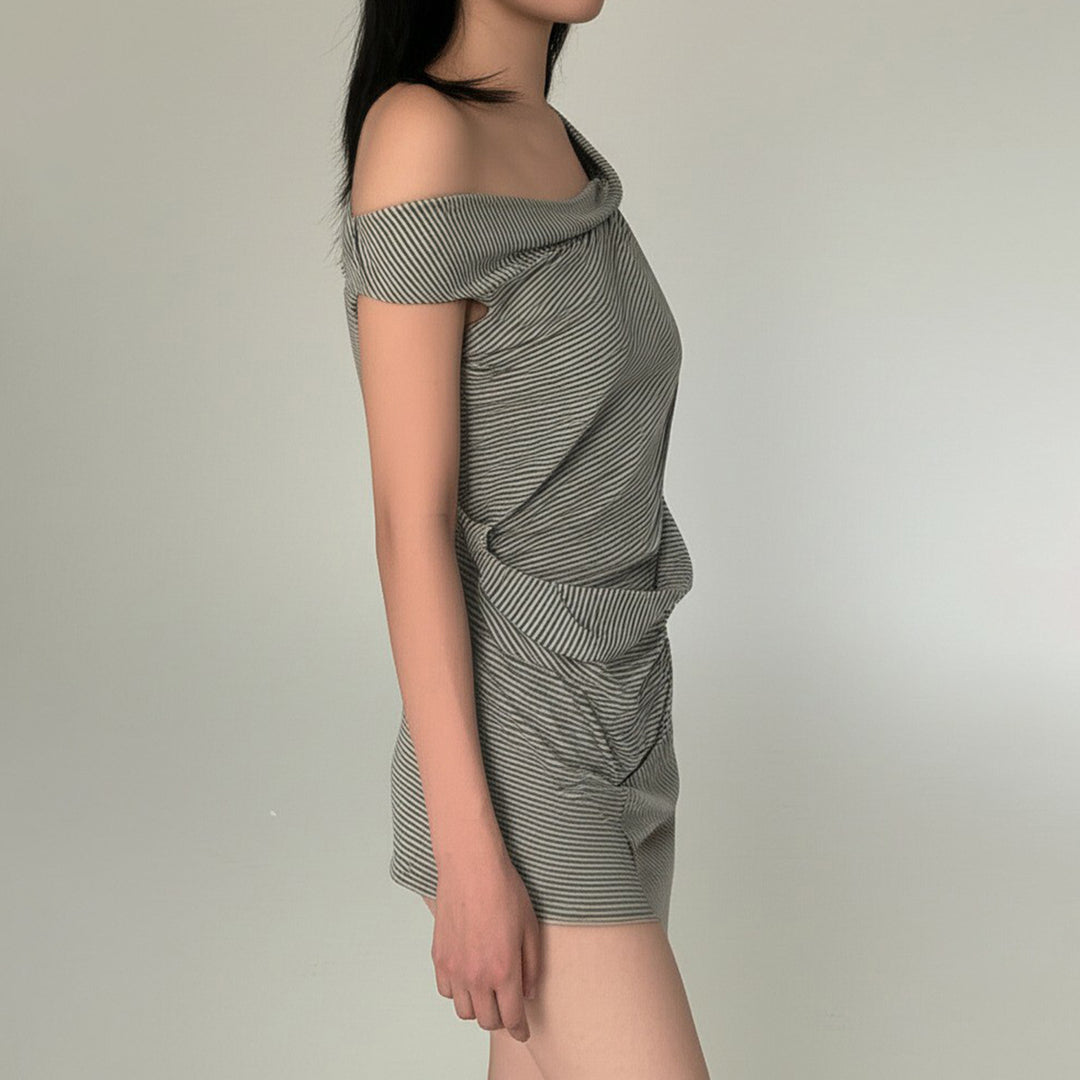 Damen asymmetrisches Kurzarm-Oberteil mit Streifenmuster und innovativem Design Skovae