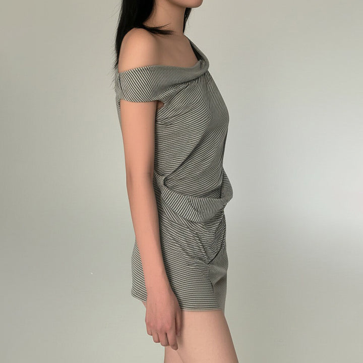 Damen asymmetrisches Kurzarm-Oberteil mit Streifenmuster und innovativem Design Skovae