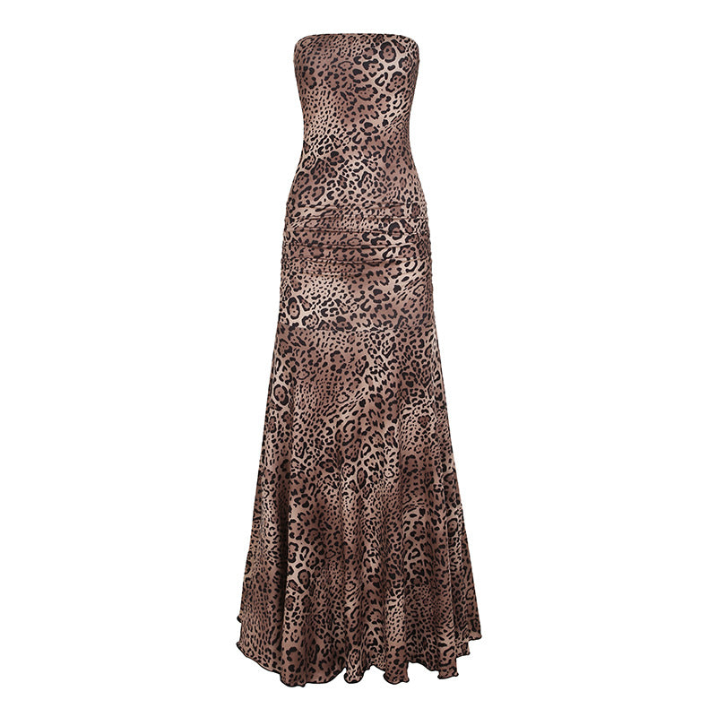 Damer elegant omslagskjole med leopardmønster og voluminøs kant Skovae