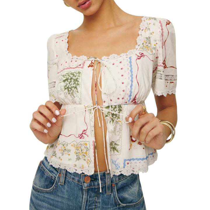 Dame bluse top med blomsteraccent og blonde dekorationer Skovae