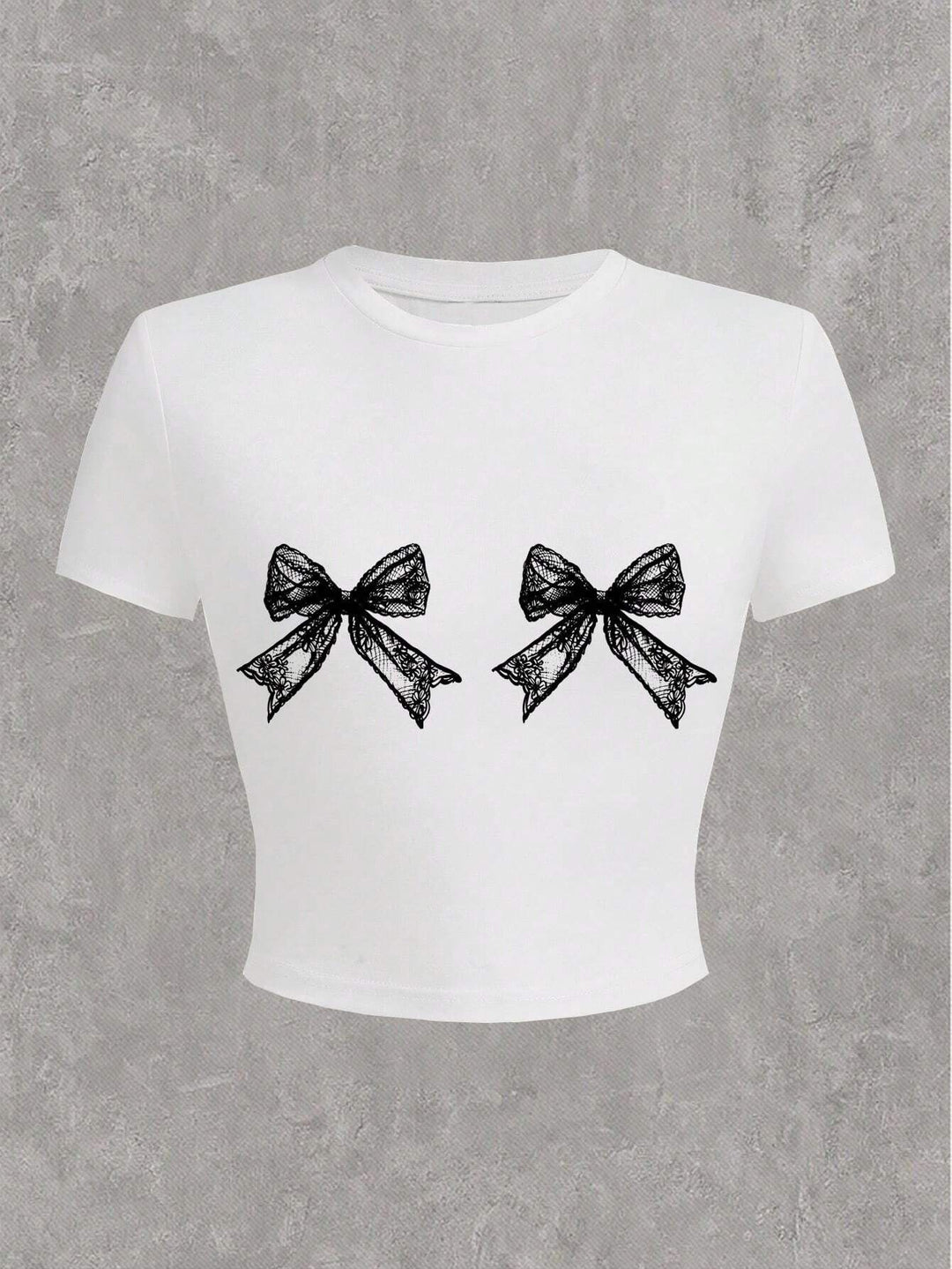 Dame crop top med blomstret grafisk print og tætsiddende pasform Skovae