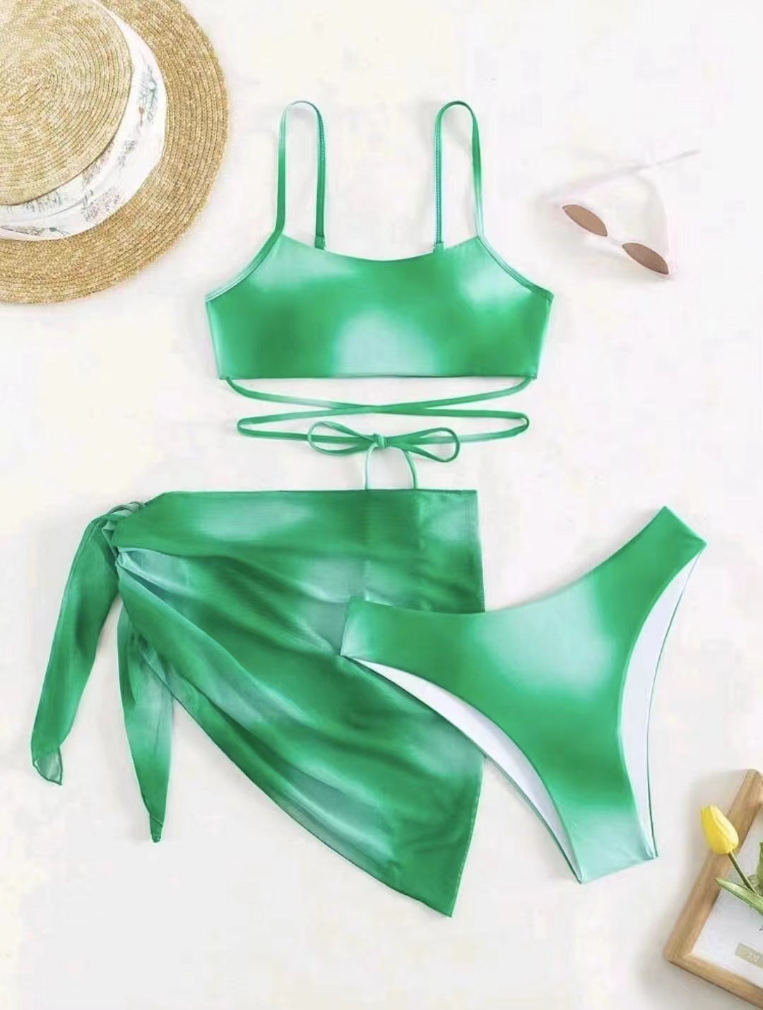 Dame bikini-sæt med innovativt indpakningsskørt og trendy crop-top Stilla