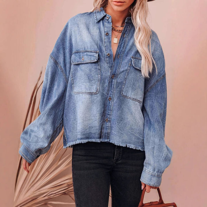 Kvinders jeansjakke i en afslappet oversized stil med frynserelaterede detaljer Stilla