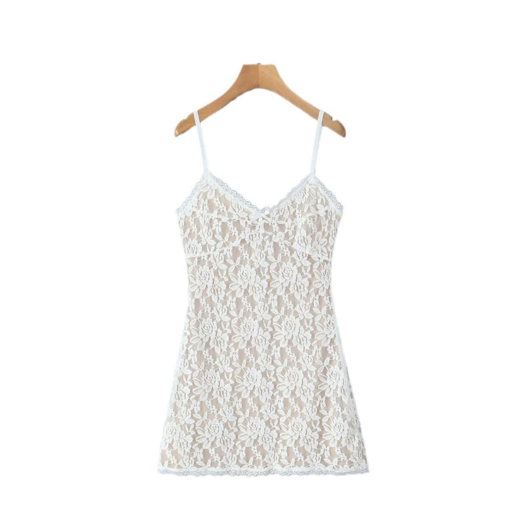 Dame blonde chemise med justerbare spaghetti stropper og elegant blonde kant Stilla